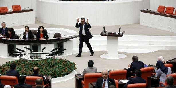طرح پارلمانی تحقیق دربارۀ مرگ طاهر الچی با مخالفت AKP و MHP رد شد