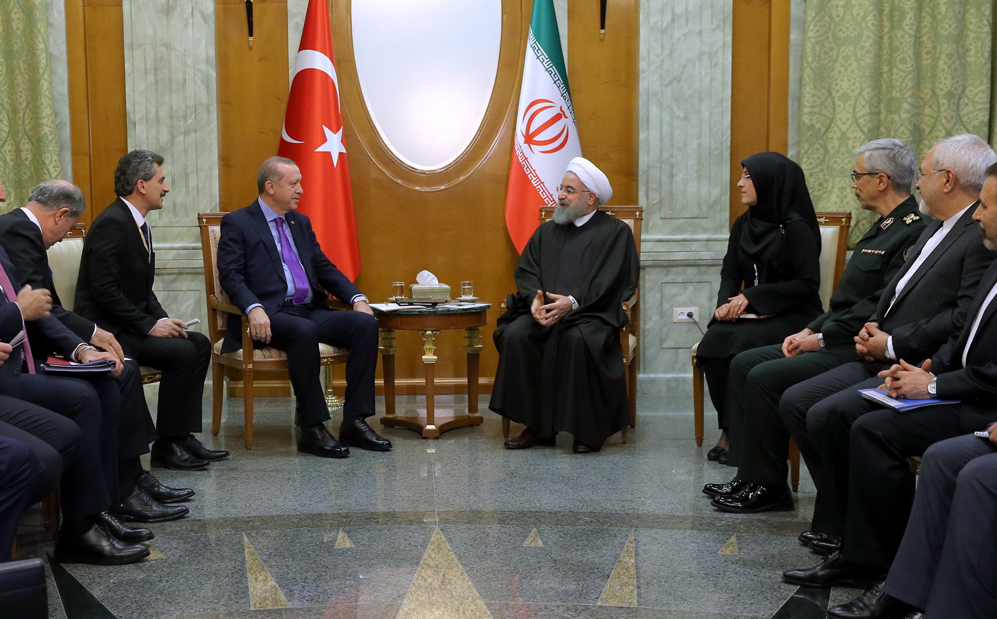 دکتر روحانی در دیدار رییس جمهور ترکیه: توسعه و تقویت همکاری های تجاری و اقتصادی ایران و ترکیه بسیار حائز اهمیت است