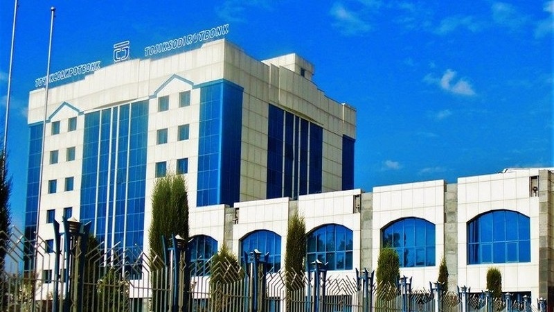 سرگردانی مشتریان دو بانک بحران زده تاجیکستان