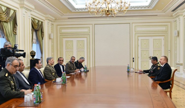 وزیر دفاع کشورمان با رئیس جمهوری آذربایجان دیدار کرد