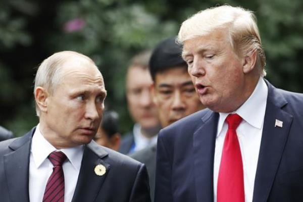 ترامپ خطاب به پوتین:مقامات کاخ سفید مشتی احمق هستند