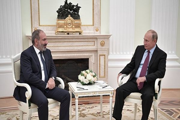 گفتگوی تلفنی پوتین و نخست وزیر ارمنستان