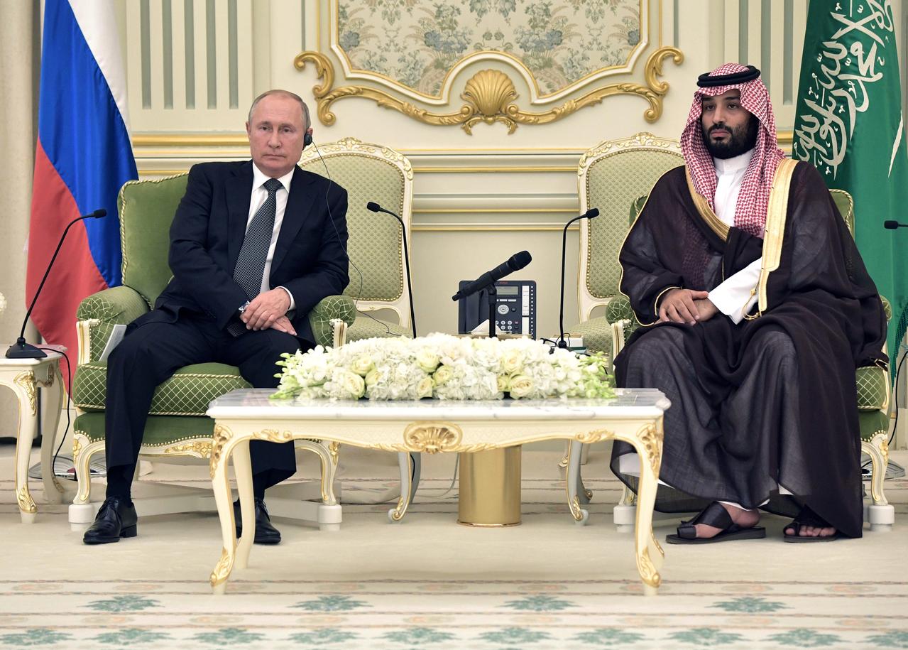 نمایش نفوذ پوتین در خاورمیانه با توافق های ۲ میلیارد دلاری؛ سفر پوتین پس از یک دهه به عربستان