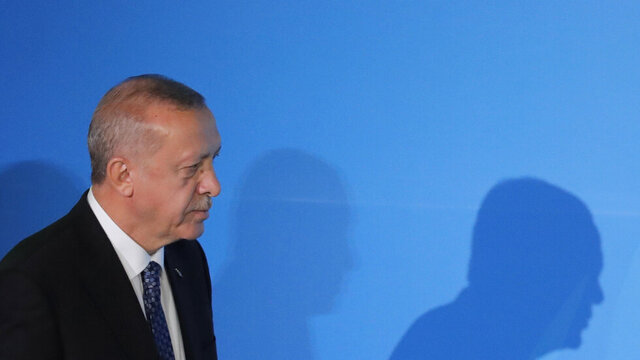 دیدار محرمانه اردوغان با یکی از اعضای حزب اپوزیسیون ترکیه و گمانه‌زنی‌ها درباره هویت این فرد