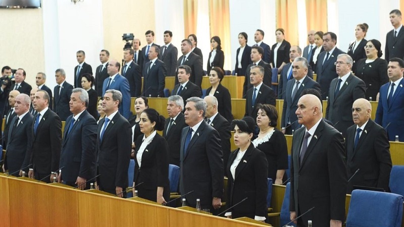 ویروس کرونا نشست مجلس قانون‌گذاری تاجیکستان را لغو کرد