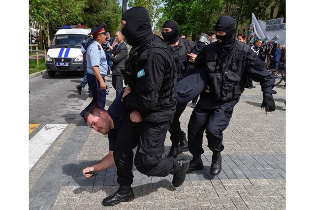پلیس قزاقستان ده‌ها معترض ضددولتی را دستگیر کرد