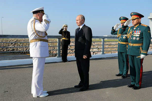 برگزاری روز نیروی دریایی روسیه در حضور پوتین
