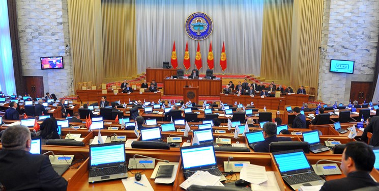 مانور قدرت‌های سیاسی پشت انحلال پارلمان قرقیزستان