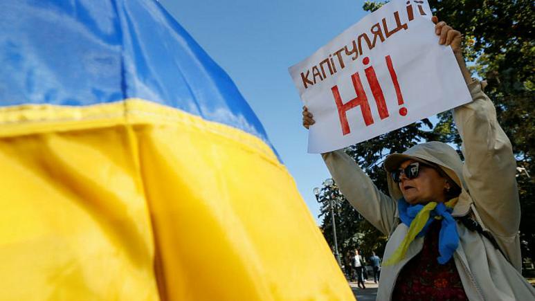 آیا ولودیمیر زلنسکی اوکراین را به آغوش روسیه باز می‌گرداند؟