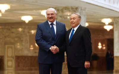 رایزنی لوکاشنکو و نظربایف در بحبوحه اعتراضات مردمی قزاق‌ها